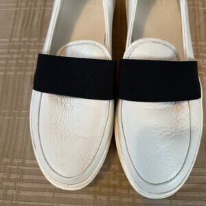 womans UGG Tennis Shoes White leather size 8.5 with black strap